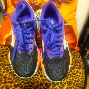 Womens PUMAS Running System size 7.5